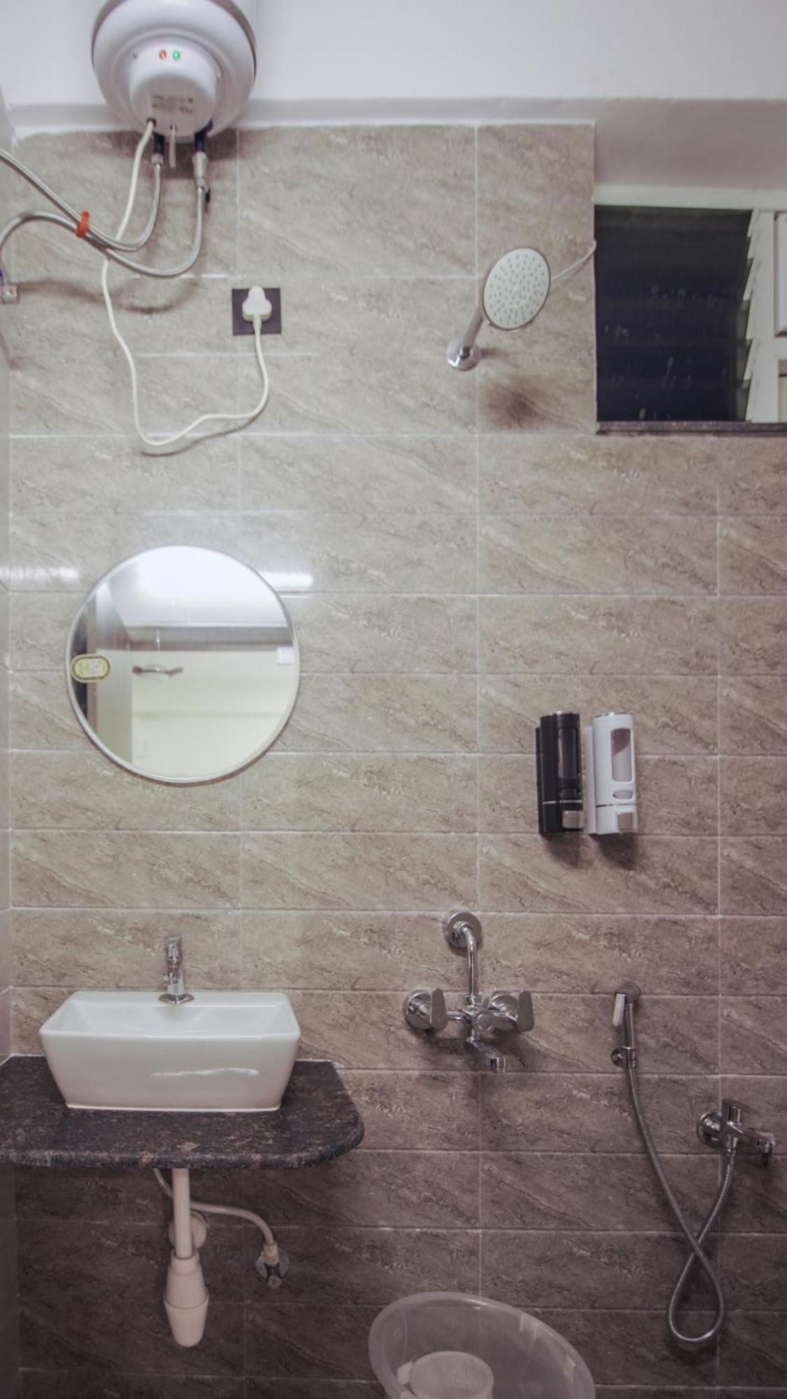 Radhe Suites Χιντεραμπάντ Εξωτερικό φωτογραφία